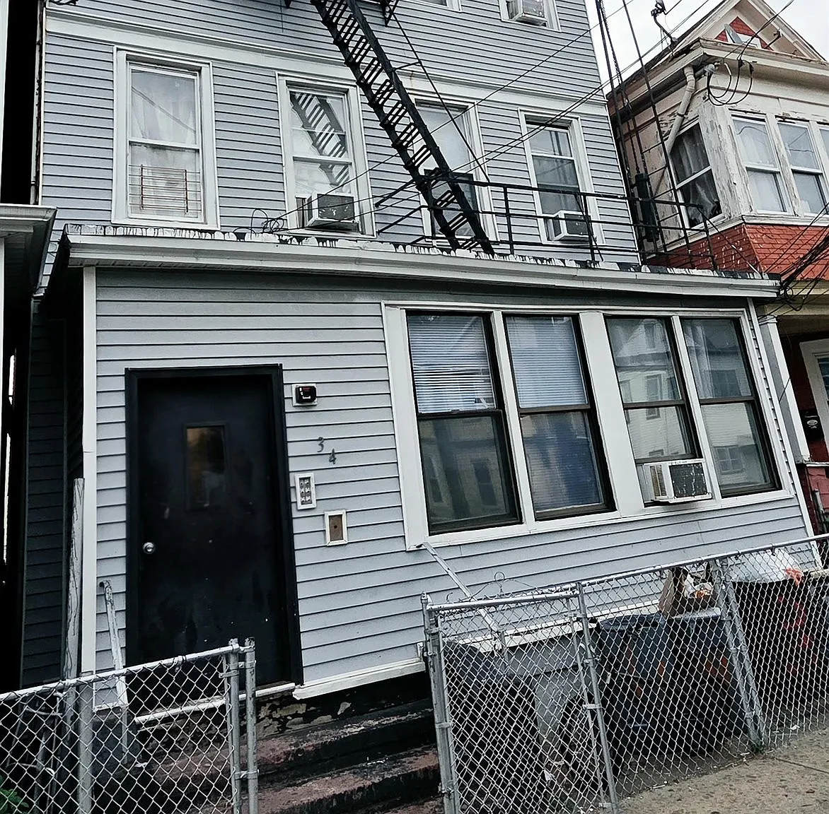 2 bed, 1.0 bath, 800 sqft, $2,050 — Photo 1