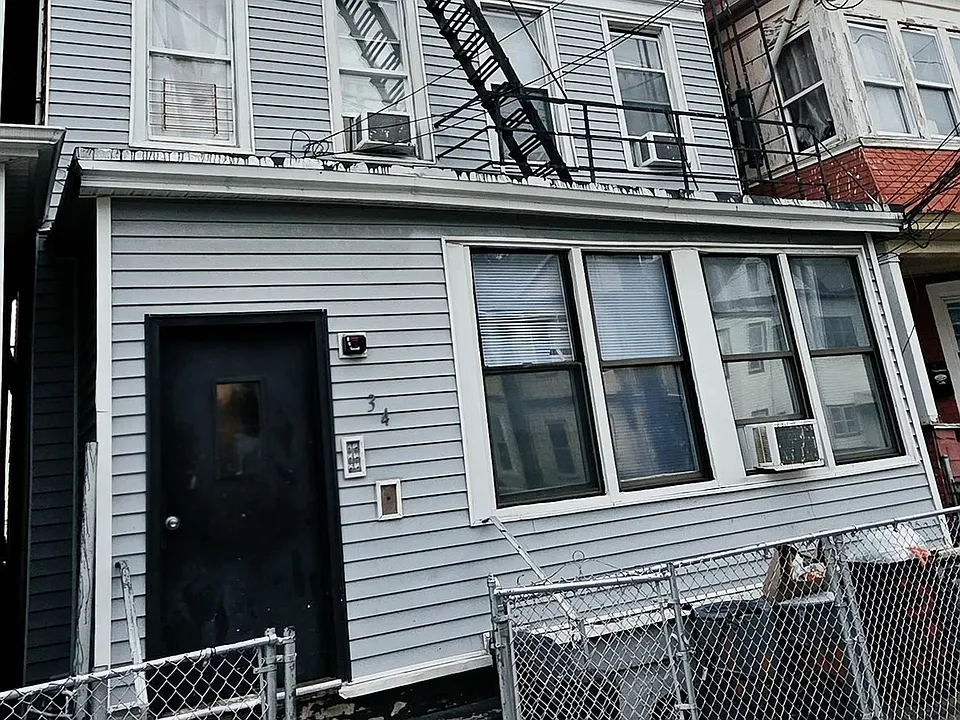 34 Vreeland Ave #1