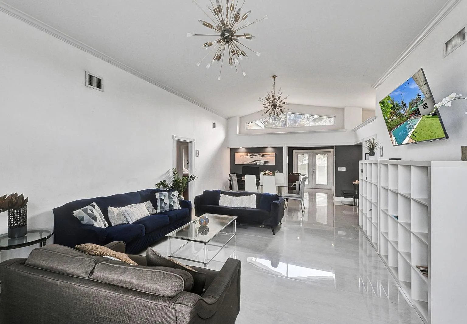 5 bed, 2286 sqft, $6,900 — Photo 1
