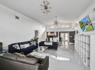 2590 NE 200th St, Miami, FL 33180