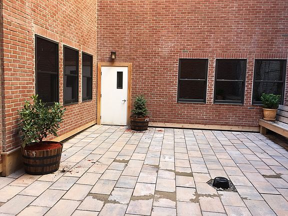 3rd image of 916 Main St APT 318