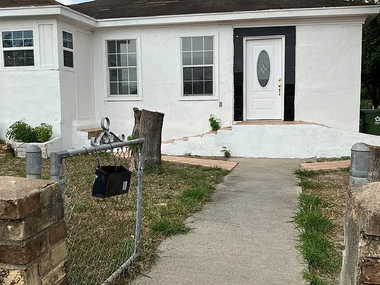 30 W Monroe St — Photo 1