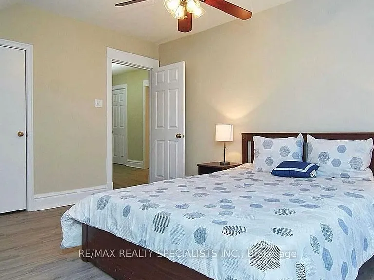 1395 Lorne Park Rd — Photo 6