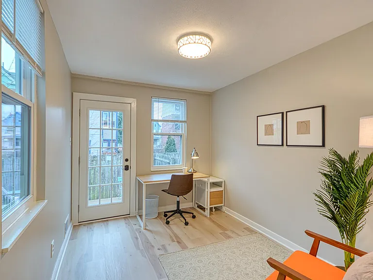 350 Lamont Pl — Photo 8