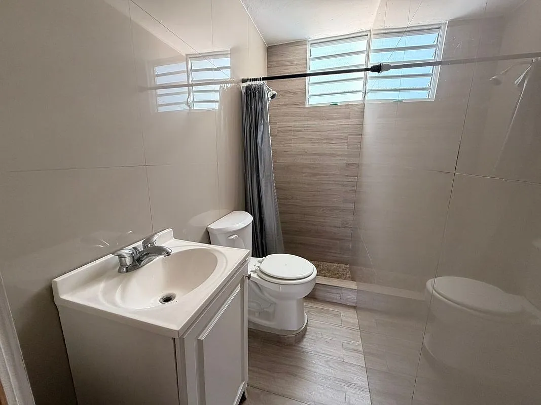 3 bed, 1.0 bath, 1020 sqft, $1,200 — Photo 4