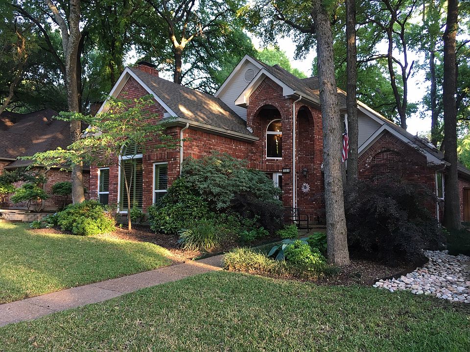 2nd image of 814 Singing Hills Dr