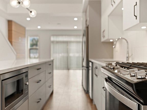 5th image of 46150 Thomas Rd #409