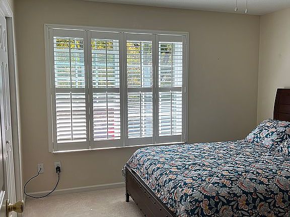 3rd image of 115 Oak Place Cir