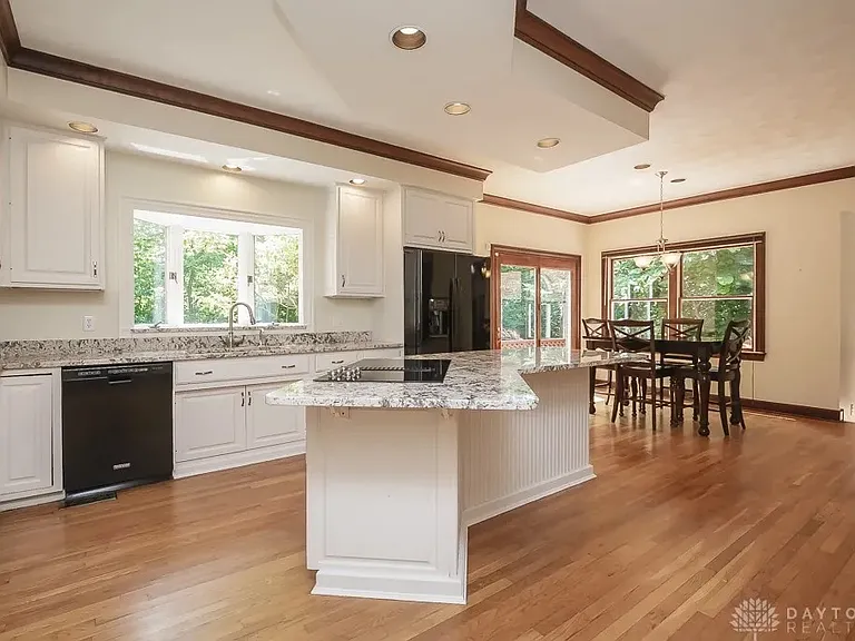 9548 Meadow Woods Ln — Photo 11