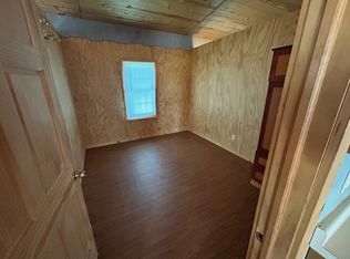 33 5th St #C, Clintonville, WI 54929