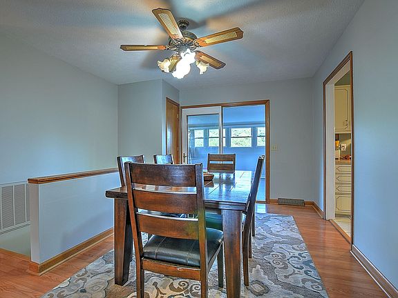 5th image of 399 Wilcox Cir
