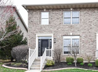 541 Queens Court Pl, Saint Peters, MO 63376