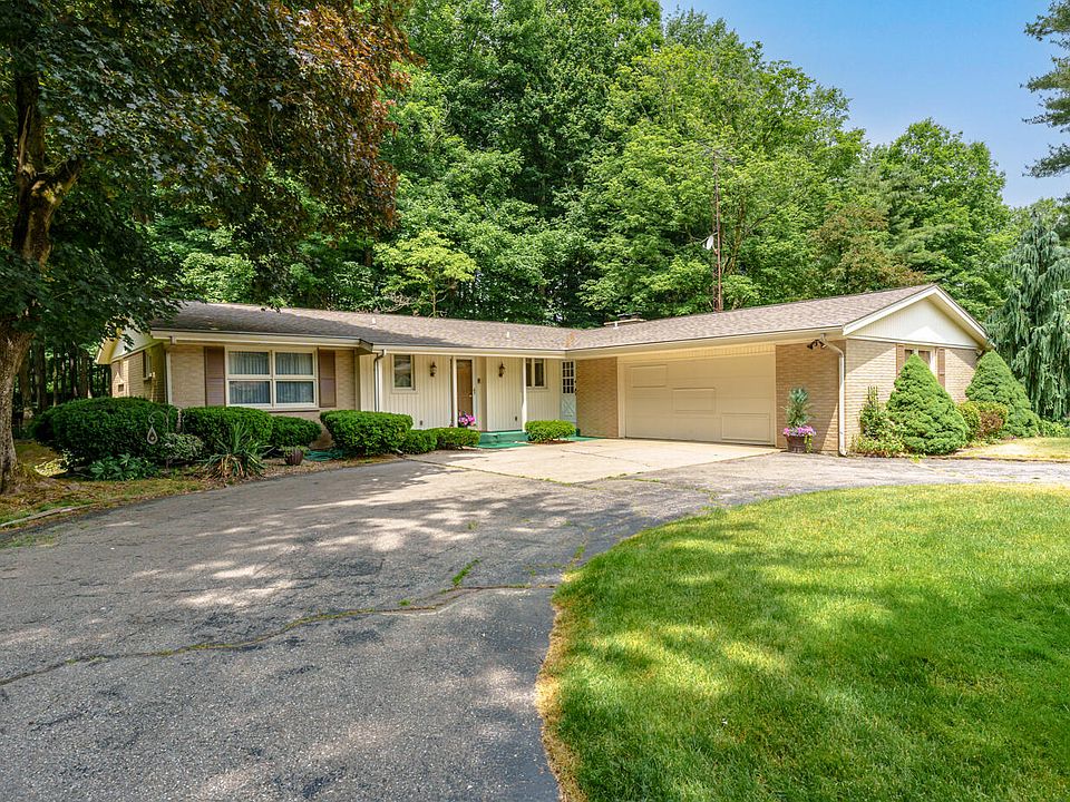 3913 Stonegate Rd, Kalamazoo, MI 49004 Zillow