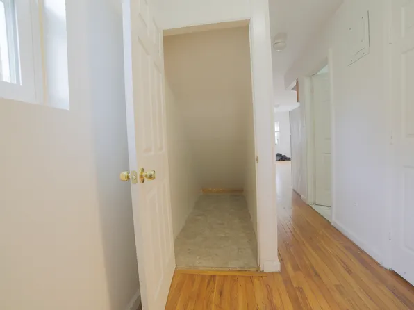 1751 Undercliff Avenue image 7 of 9