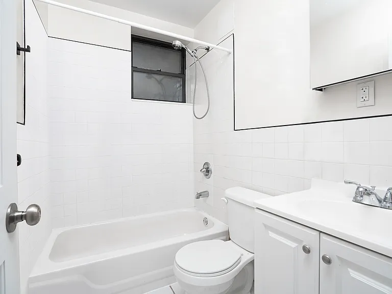 329 E 9th St #3 — Photo 5