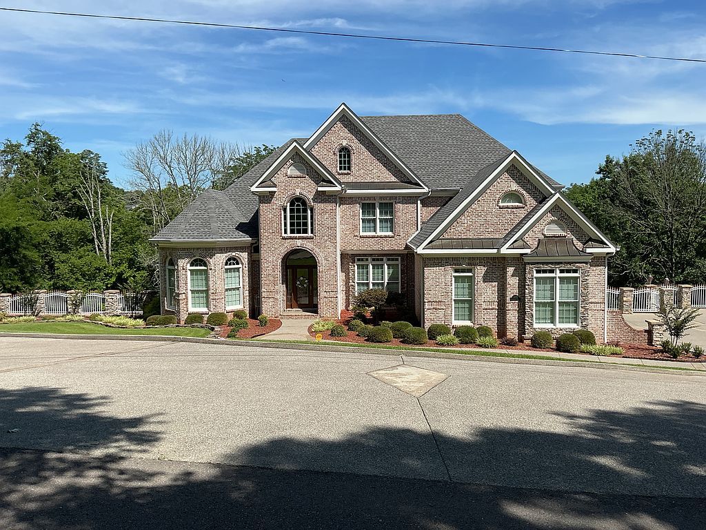 1873 Dunroamin Ln - Property Image