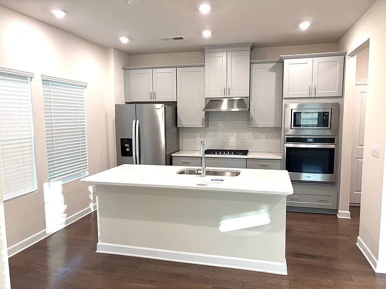601 Windage Way — Photo 2