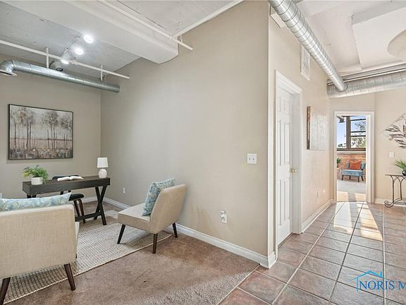 3rd image of 110 Ottawa St APT 4B
