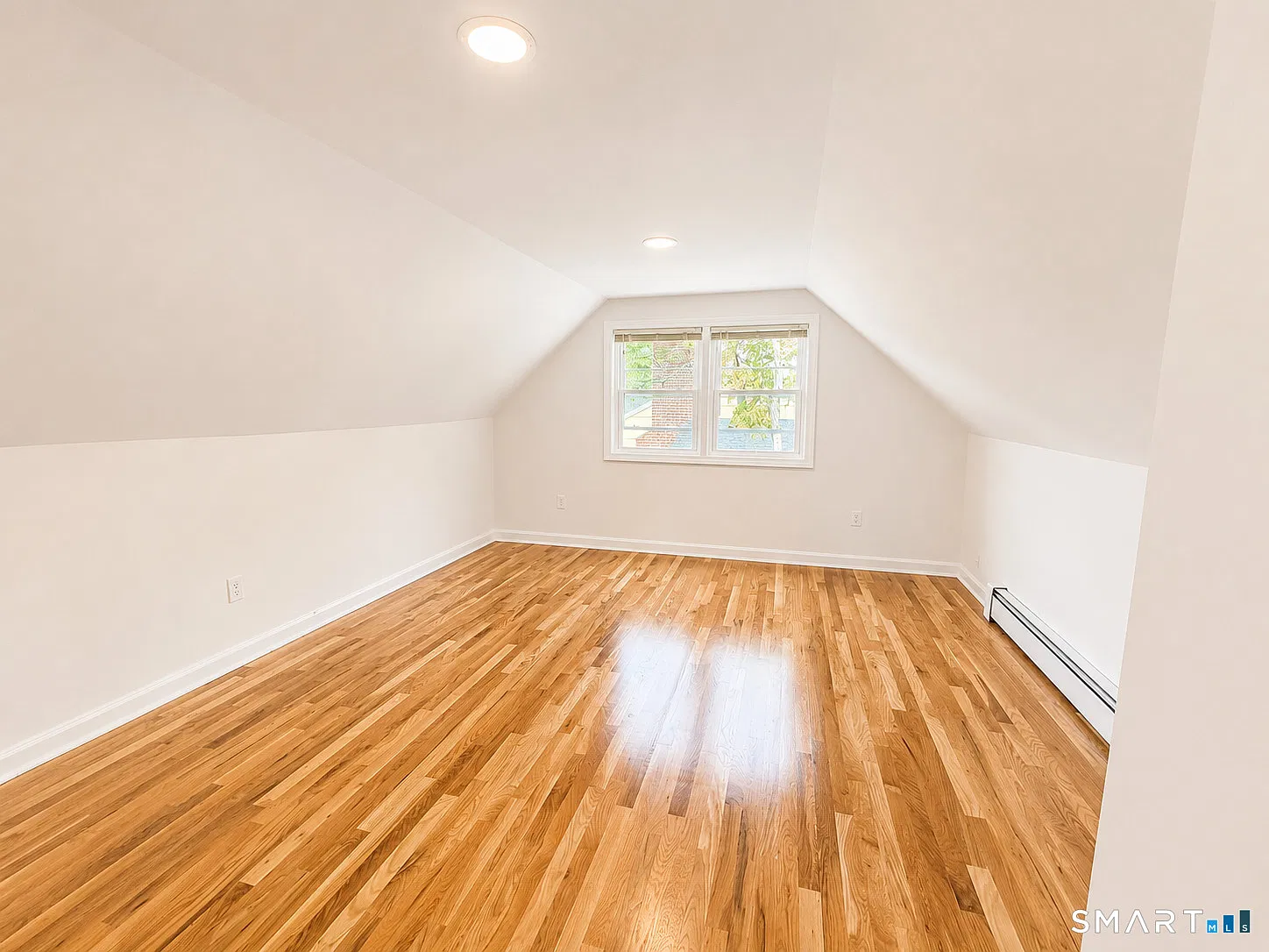 4 bed, 1.0 bath, 1224 sqft, $3,600 — Photo 3