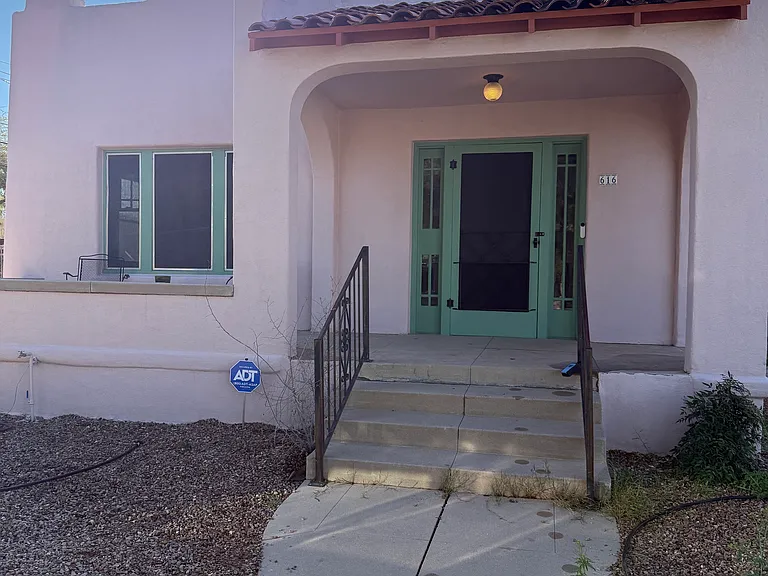 616 E Helen St — Photo 7