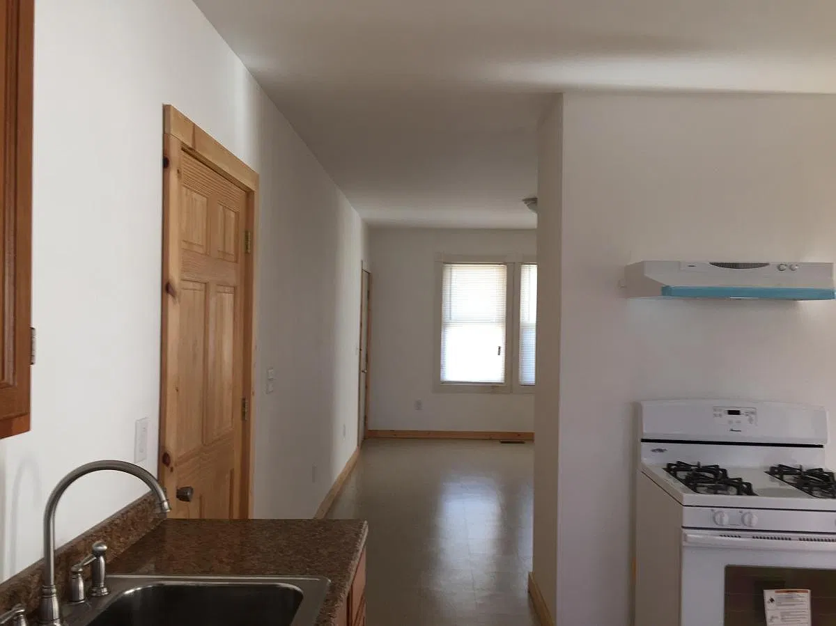 3 bed, 1200 sqft, $1,700 — Photo 3