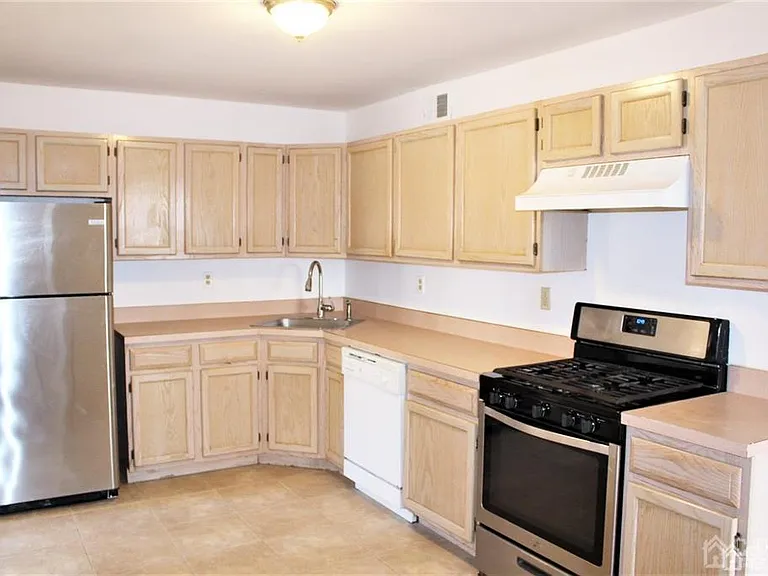 306 Plymouth Rd — Photo 9
