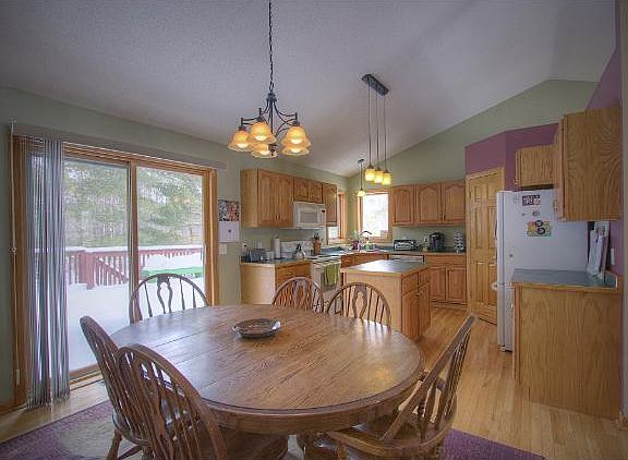 4th image of 18850 Woodland Acres S