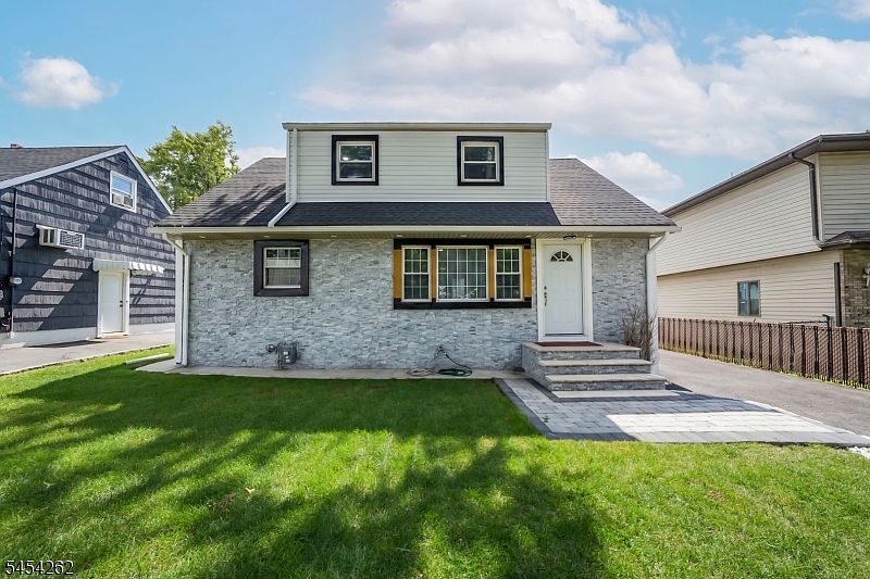 1st image of 5 Briar Ln