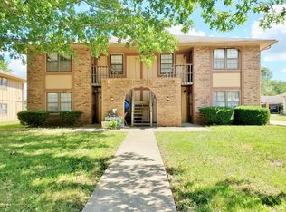 105 SW 20th St, Oak Grove, MO 64075