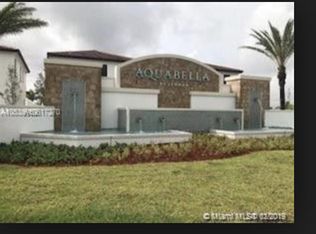 10511 W 35th Way, Hialeah, FL 33018