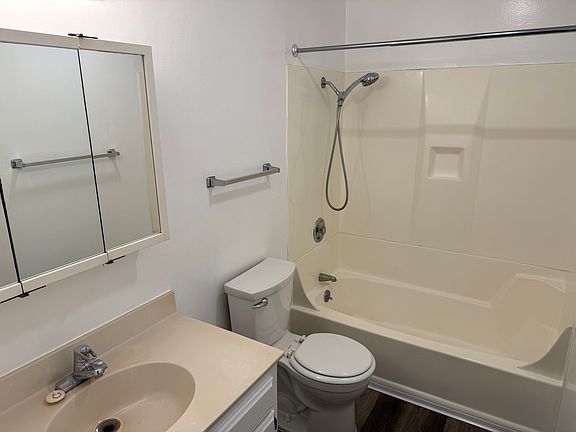 5th image of 401 Pine St APT A