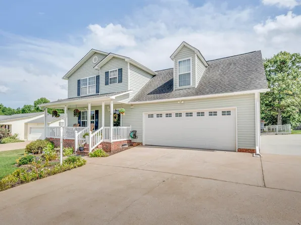 202 Shady Pines Ct, Fountain Inn, SC 29644