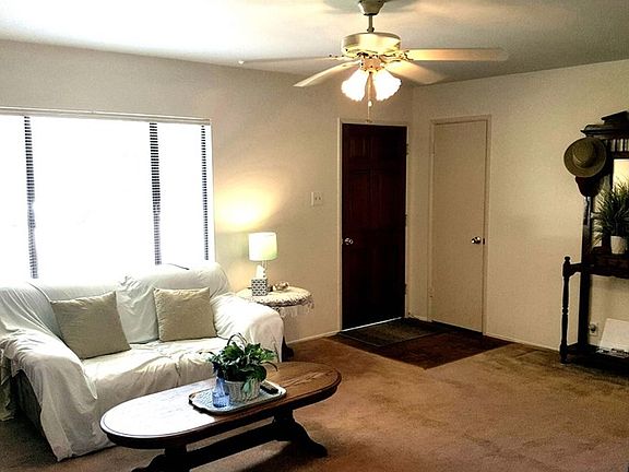 5th image of 1327 S Valley Center Ave