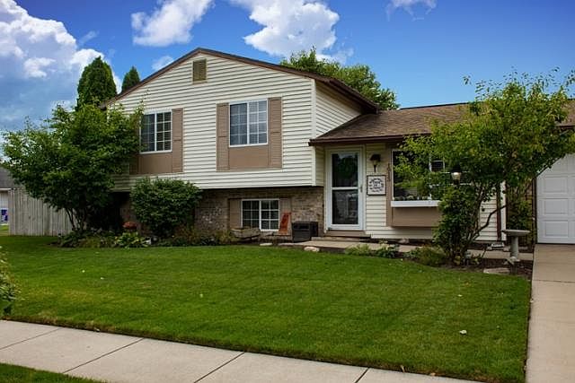 1st image of 1913 Woodland Dr