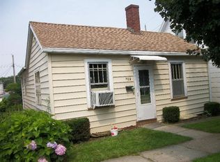 203 S 9th St, Burlington, IA