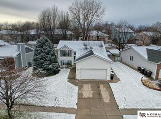 5421 NW Tudor Ln, Lincoln, NE 68521