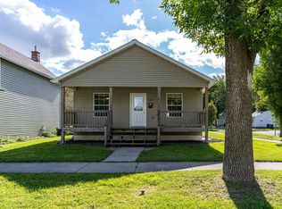 521 N 4th St, Grand Forks, ND 58203
