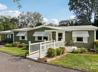 226 Cranbrook Cir, Hendersonville, NC 28792