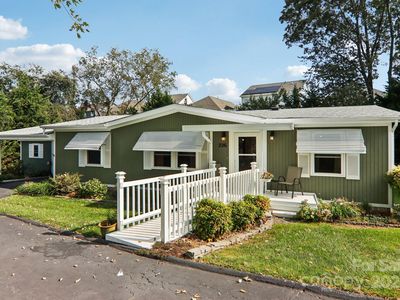 226 Cranbrook Cir, Hendersonville, NC, 28792