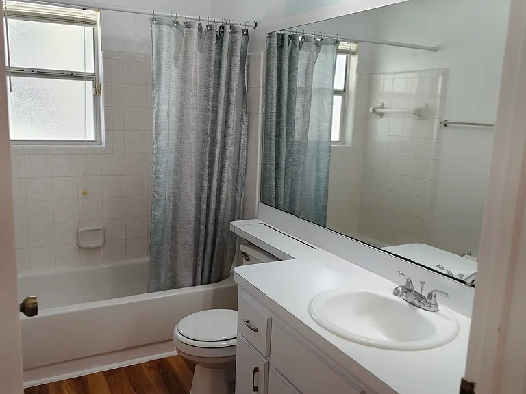 2415 NW 52nd Pl — Photo 36