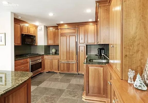 4th image of 245 E 93rd St APT 17G