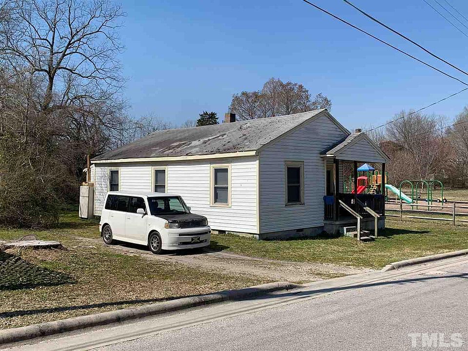2nd image of 921 David St