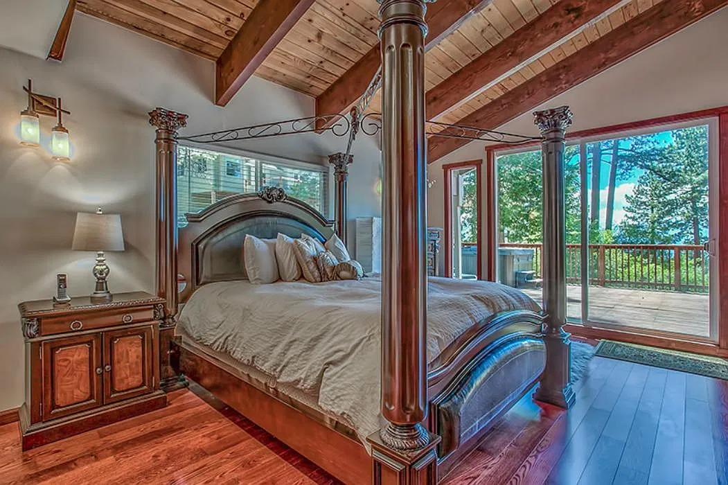 7 bed, 4.5 bath, 4300 sqft, $9,995 — Photo 2