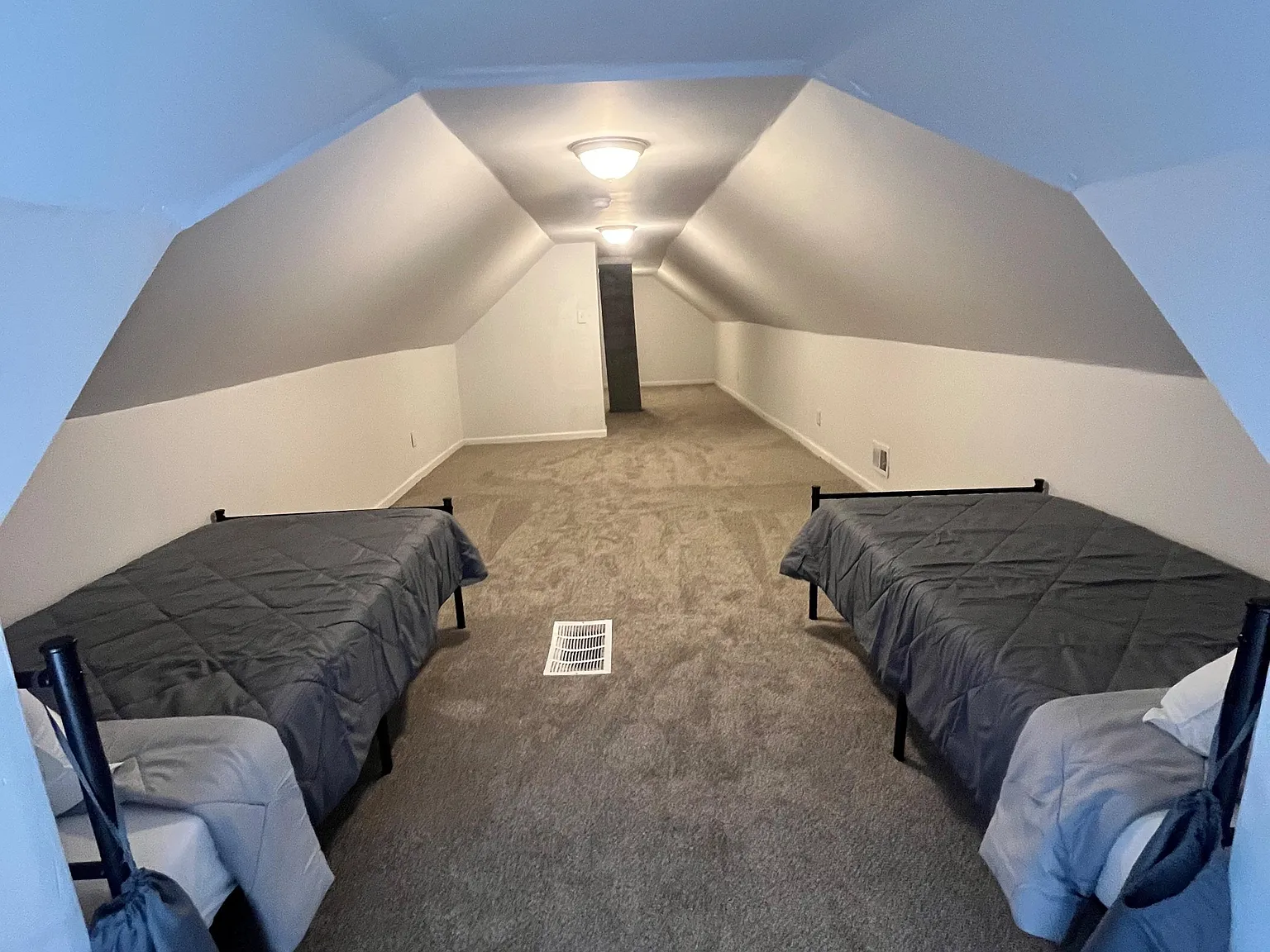 3 bed, 1.0 bath, 910 sqft, $685 — Photo 3