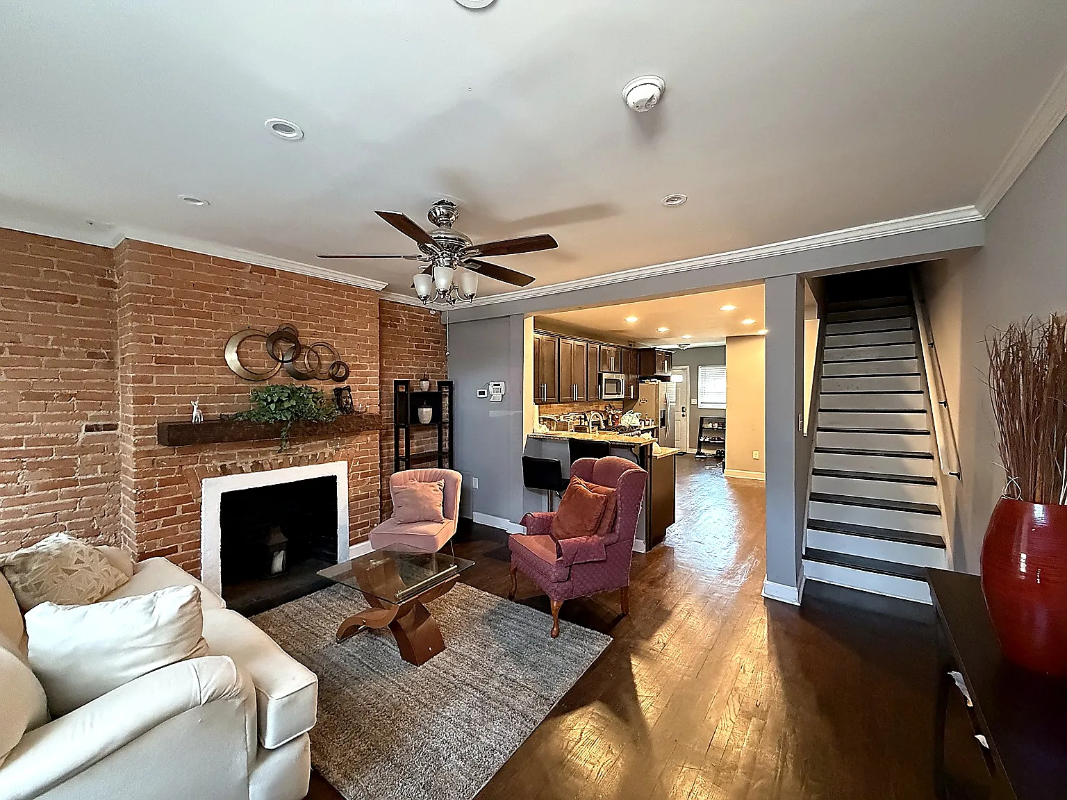 1 bed, 2720 sqft, $1,250 — Photo 2