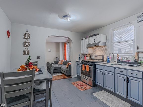 4th image of 74 Lincoln Pl