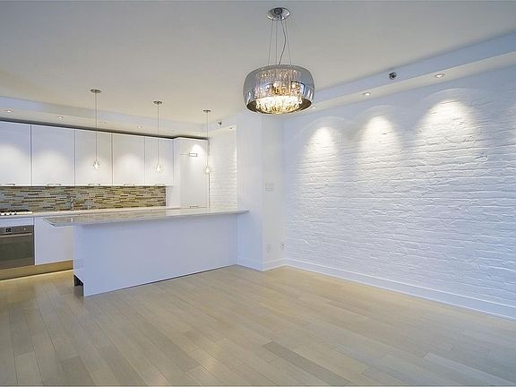 4th image of 88 Jane St #2ER