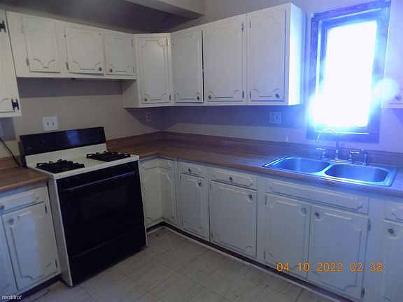 3rd image of 311 E Hayes Ave