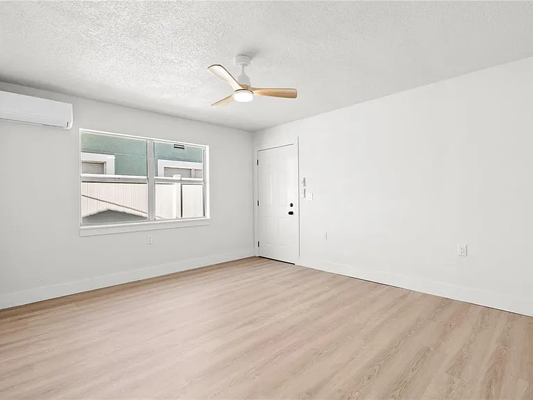 13388 1st St E #C — Photo 10