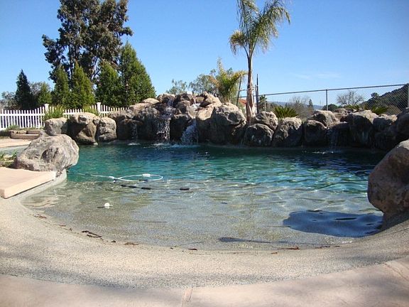 4th image of 445 Valley Oak Dr
